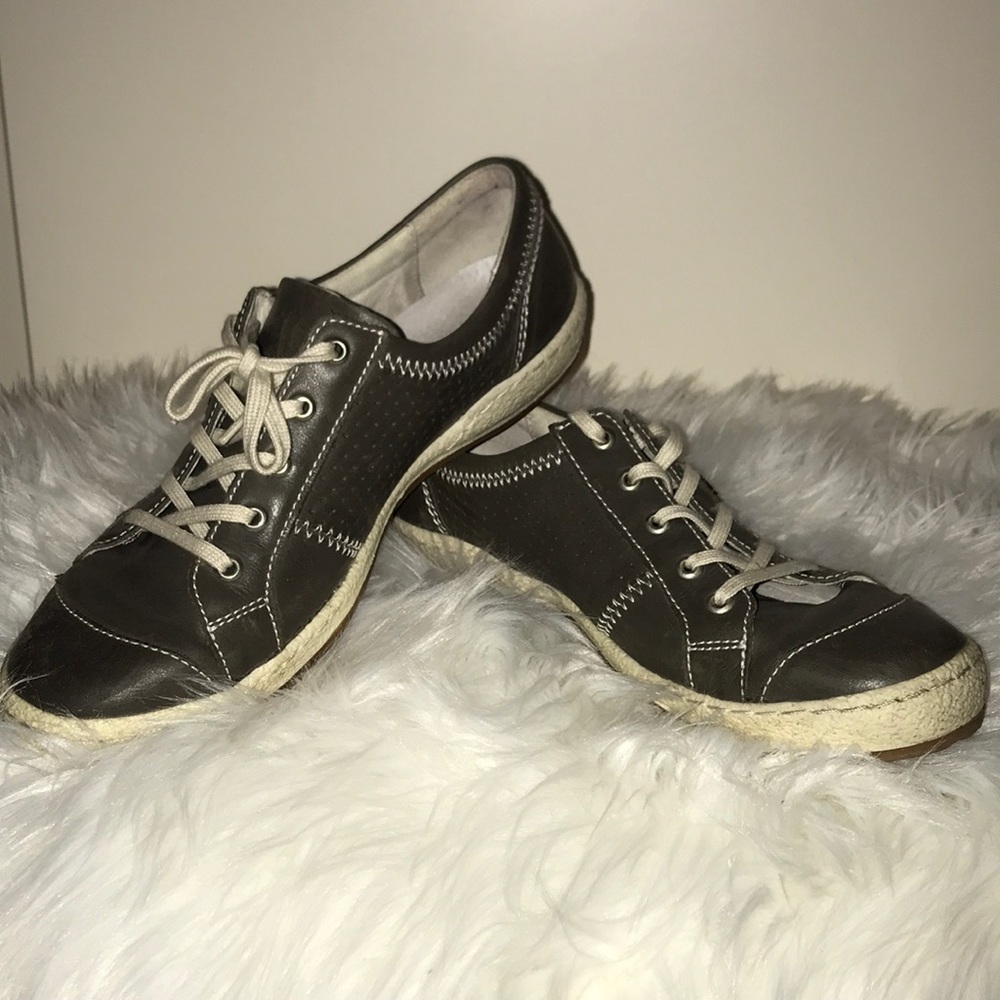Josef Seibel Leather tennis shoes. EU=39